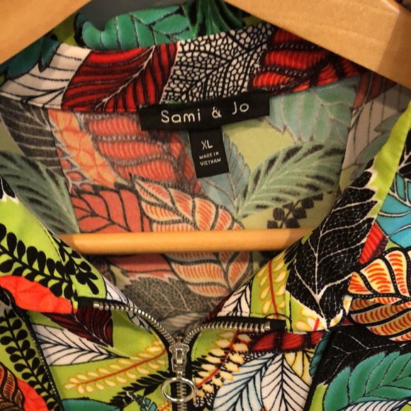 Sami & Jo bright leaves pattern collared with 3/4 zip up front midi dress - Picture 3 of 8